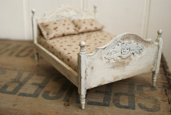 cool dollhouse bed