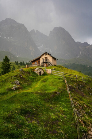 bluepueblo: Mountain Cabin, The Dolomites, Italy photo via afife