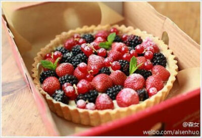 #森女甜点屋#（云朵与向日葵 爱物ID）就是爱草莓派！你呢？更多图请戳：http://t.cn/8smB7Sv