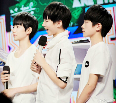 侧颜杀！?。。。?！易烊千玺。TFBoys