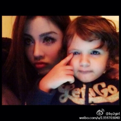 和我親愛的寶貝在耍可愛 啾咪 ~ Trying to be cute with my lovely baby...(;