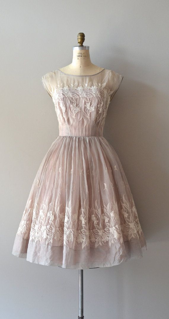 Light as a Feather l 1950s vintage dress #fashion