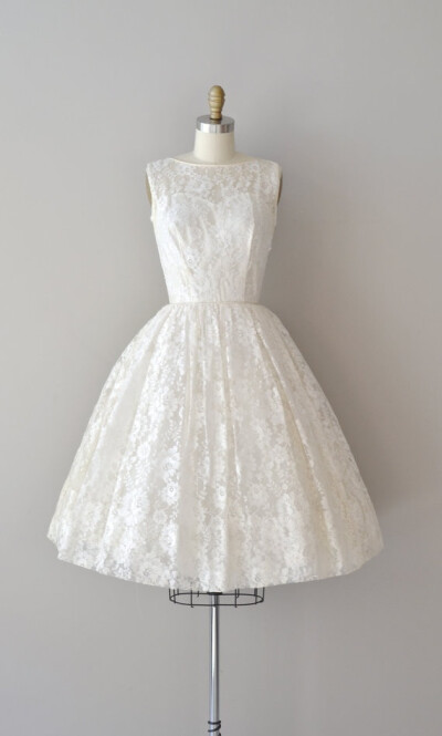 lace 50s wedding dress