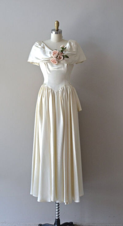 1940s wedding dress