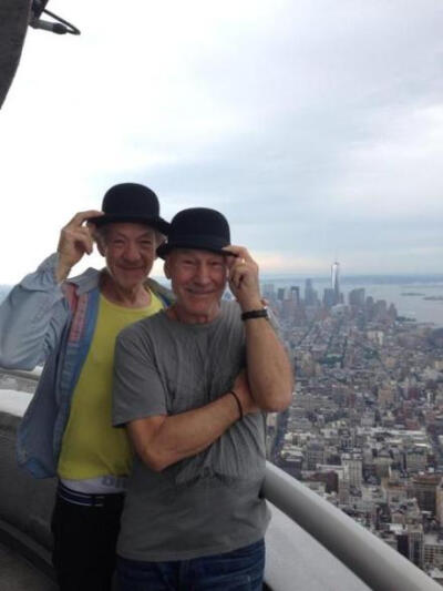 #X战警#背后的故事~ #Patrick Stewart# &amp;amp; #Ian Mckellen# 发糖？老年组根本不需要官方……
