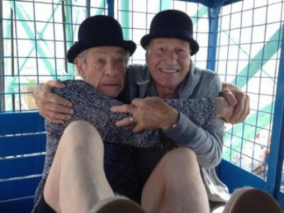 #X战警#背后的故事~ #Patrick Stewart# &amp;amp; #Ian Mckellen# 发糖？老年组根本不需要官方……