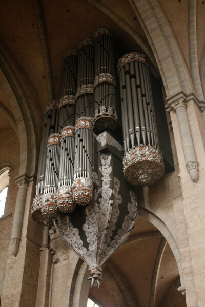 Interesting organ casework in the Cathedral of St. Peter, Trier, Germany. Date unknown. It reminds me of a player piano.