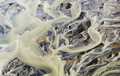 法国摄影师俯拍冰岛冰川魔幻奇景