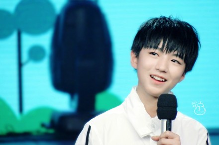 #TFBOYS王俊凯# #王俊凯# 过去的时光我无法为你遮风挡雨，未来的日子希望可以为你保驾护航。迟来的300天贺图，送给我最爱的少年 #Whatever they say don't listen boy. Whatever they say I don't care#