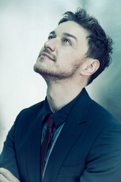 #James McAvoy#終於找到Sarah Dunn這套圖！原來是Empire Awards時(shí)拍的，還帶花絮照，大家都說是在躲老鼠XDDDD