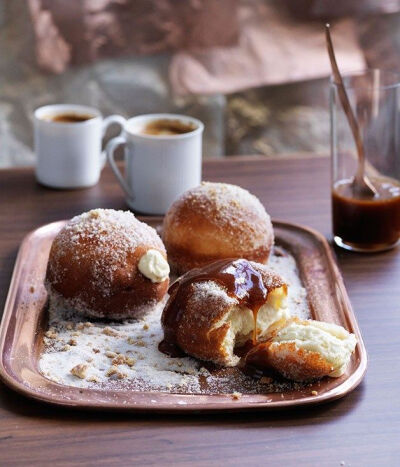 Cheesecake doughnuts with salted caramel - Gourmet Traveller