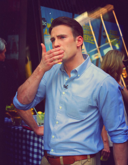 #chris evans#偷喝了吧唧的牛奶，趕緊把嘴擦乾淨！！（via:http://t.cn/Rv5tL28）