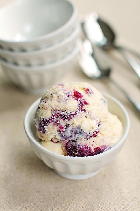 Blueberry pie ice cream