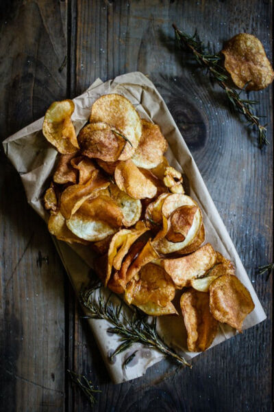 Garlic &amp;amp; Rosemary Infused Homemade Potato Chips / For the Love of the South