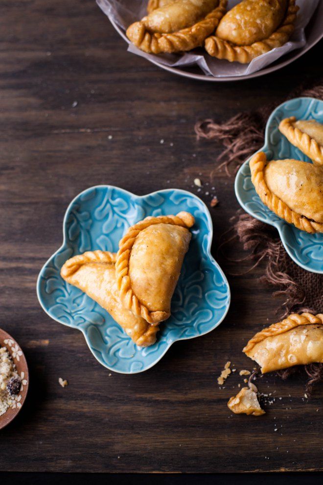 Sinfully Spicy :Mava Gujiya, Pastry With sweet nuts &amp;amp; coconut filling @Tanvi Bhadbhade | Sinfully Spicy