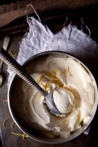 A very creamy and easy lemon ice cream Samantha Linsell | DrizzleandDip.com