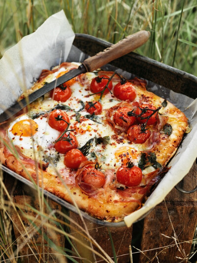 egg, pancetta and gruyère breakfast bread