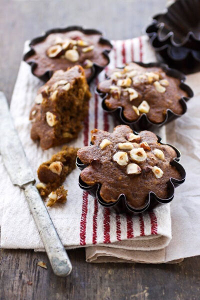 Sweet potato yogurt and hazelnut cakes