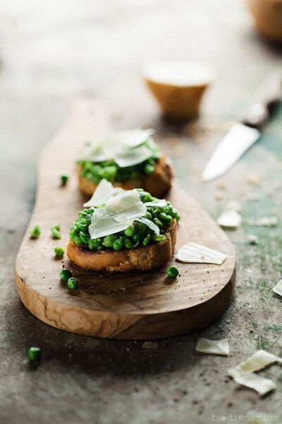 Crostini with Peas, Mint and Parmesan