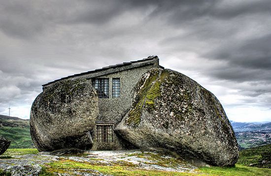 2.葡萄牙的大石头房子，这个是怎么盖起来的呢？