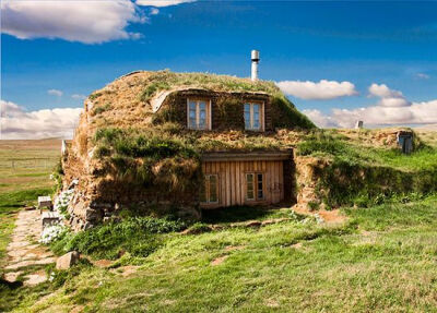 10.冰岛的原始房屋，藏在小土坡里