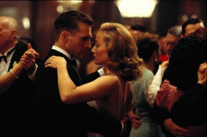 《英国病人》  一段不被接受的爱情，需要的不是伤心，而是时间，一段可以用来遗忘的时间。一颗被深深伤了的心，需要的不是同情，而是明白。