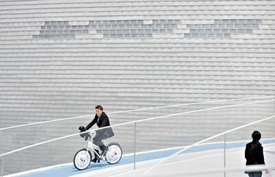 波士顿邮报照片 Bjarke ingels 骑自行车