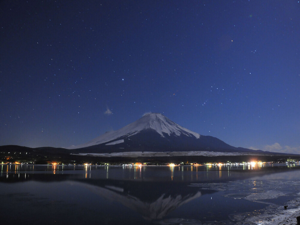 星空下的富士山