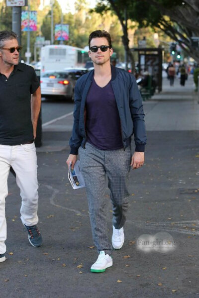 孔雀Matt Bomer和老公CEO Simon Halls昨天街拍美图曝光！知道俩人去干嘛吗？去看菲董Pharrell Williams和火星哥Bruno Mars洛杉矶演唱会~~~