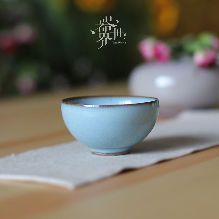 【器世界】钧瓷茶具#孔家钧窑孔相卿钧瓷作品 钧瓷品杯#茶具 钧瓷 收藏品 （高2.9cm 器型直径6.0cm 圈足直径.4cm 重量55g 等级 ：孤品）【器世界郑重承诺】器世界精品茶具店所销售的孔家钧瓷皆为正品，且为品相完美的高端藏品！