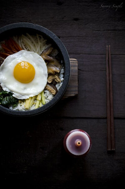 A delicious, easy recipe for making Korean dolsot bibimbap at home!