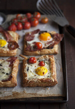 Bacon and egg breakfast pies