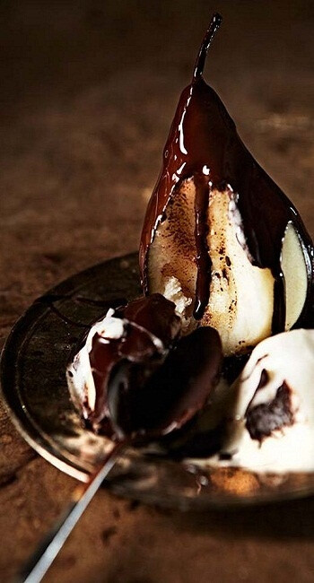 Vanilla Poached Pears with Chocolate