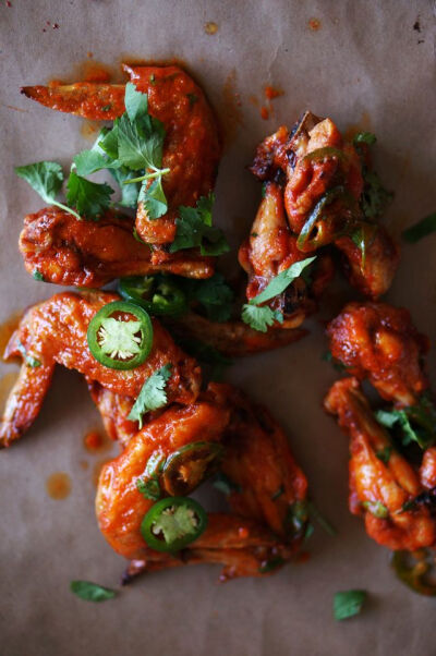 Sriracha wings // HonestlyYUM