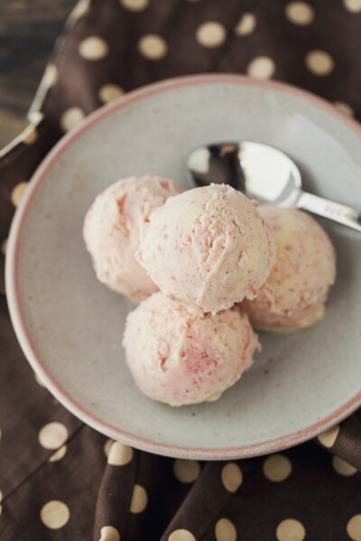 Strawberry Swirl Ice Cream