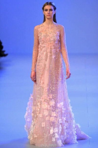 Elie Saab 2014春夏高级定制礼服，柔软、纤细、精致、华靡典雅。