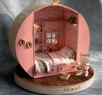 Miniature dollhouse made from a hat box!