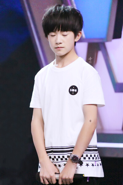 #TFBOYS# #易烊千玺# 男孩子闭上眼睛就是让你