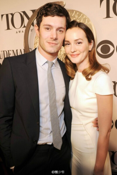 Leighton Meester &amp;amp; Adam Brody ｜2014 tony awards红毯...跟老公齐齐亮相托尼奖的Queen B真是又美又甜！