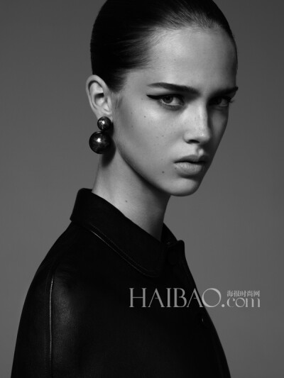 《CR Fashion Book》：?jiǎn)芜吪宕餍涯慷h(huán)主題大片