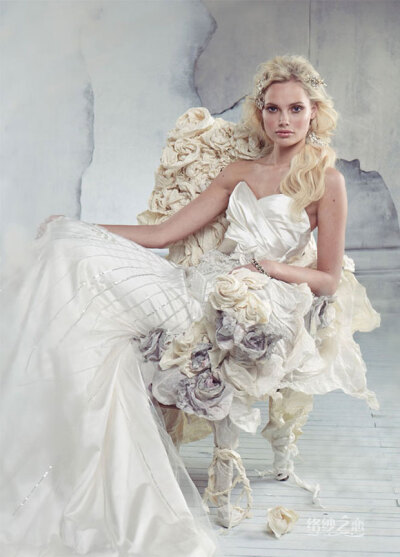 柔和甜美 Alvina Valenta 2013 春夏系列婚纱 更多:http://www.imior.com/goods/show?gid=364