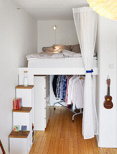 Living in a shoebox | Charming 377ft2 Swedish apartment this would be great for a teenagers room to create more storage