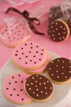 'Pink and chocolate dot' wedding cookies