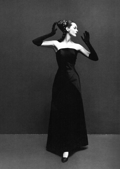 Dovima, evening dress by Givenchy, Paris, August 1955. Photographed by Richard Avedon.