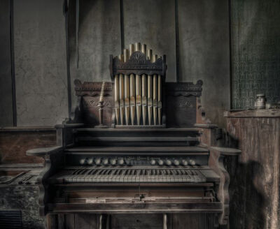 Organ in the Haunted Mansion