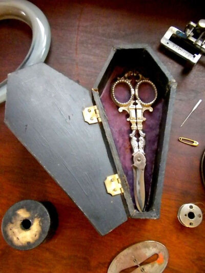 Victorian Scissors With Original Coffin Case c1890