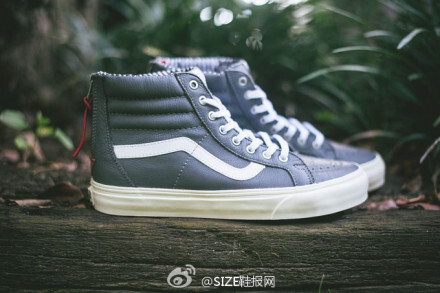 滑板品牌 Vans 旗下支线 Vans California 日前为招牌型号 Sk8-Hi Zip CA 推出了三款全新配色。今天小编单独要为大家带来的是其中一款灰色版本的实物赏析。@Vanschina 详见：http://t.cn/RvKD3tK