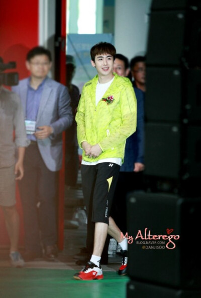 #Nichkhun# #尼坤快乐大本营# 【140614 多文化家族羽毛球大会-1】任何场合都大气得体的Khunnie Boy cr：danjisoo