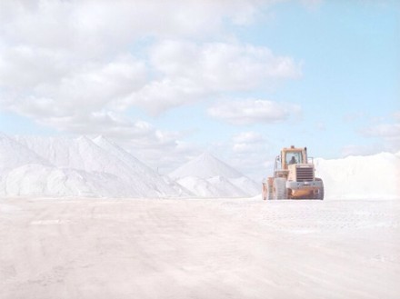 澳大利亚西部纳勒博盐矿。纯白似雪，如入幻境。丨摄影师Emma Phillips