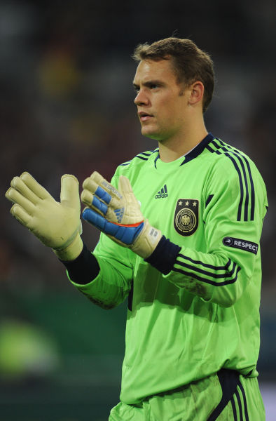 诺伊尔（德国） 英文名:Manuel Neuer 生日:1986-3-27 身高:1.93 体重:92 位置:门将 比赛信息 国家队出场次数/进球数：45次/0进球 曾效力俱乐部：沙尔克04 本赛季俱乐部出场数：出场51次/0进球